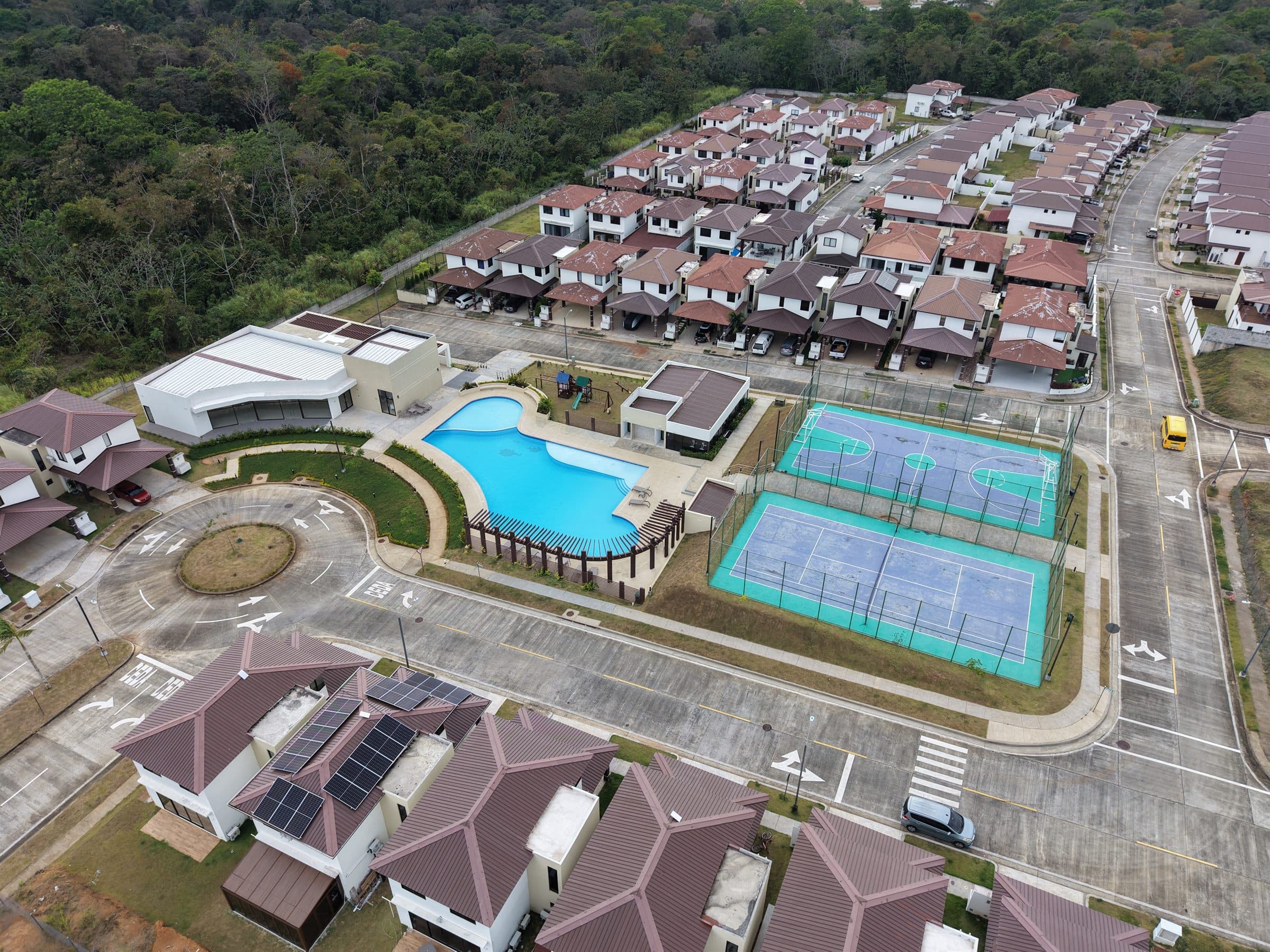 Salón de Eventos y Piscina – Riverview