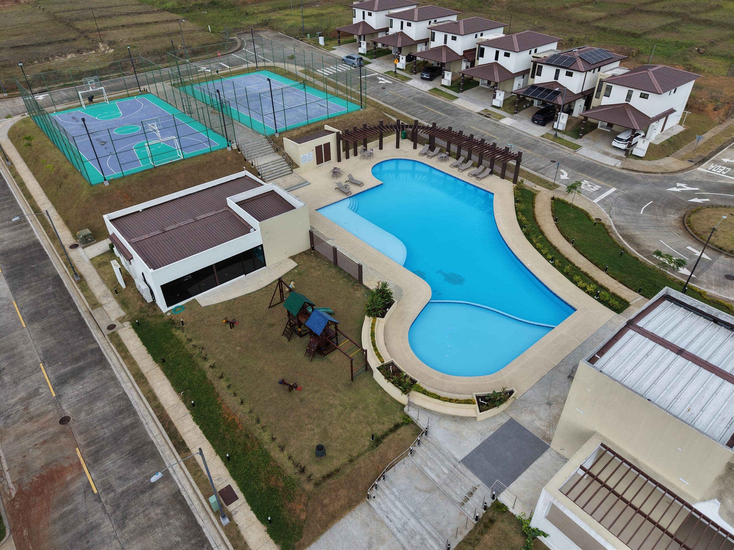 Salón de Eventos y Piscina – Riverview 3
