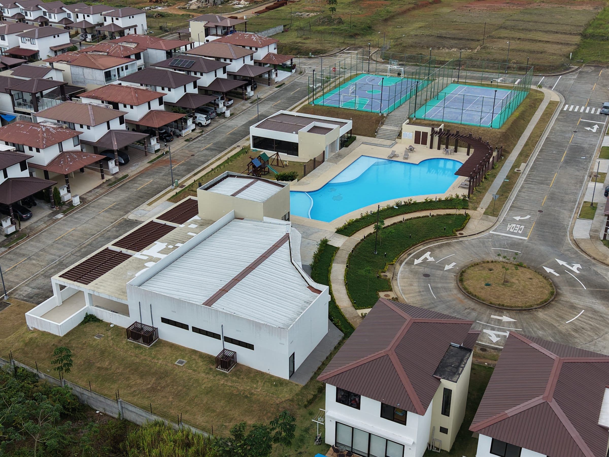 Salón de Eventos y Piscina – Riverview 4